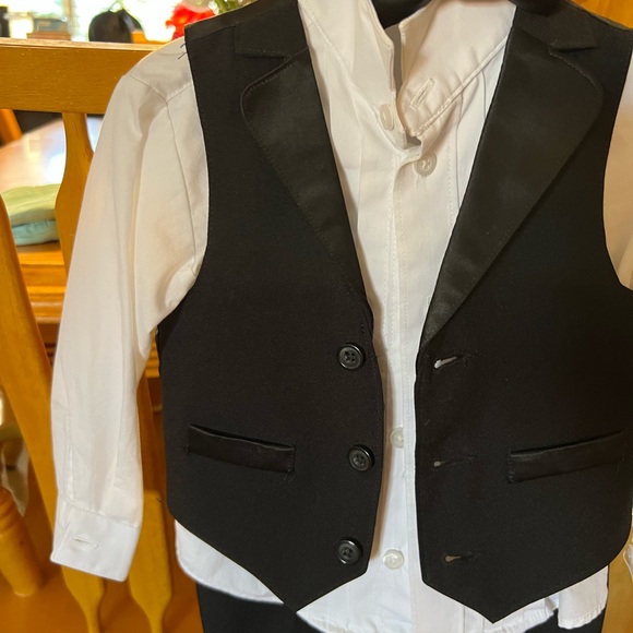 Starting out baby boys 4 pc tux-vest set - Picture 3 of 5